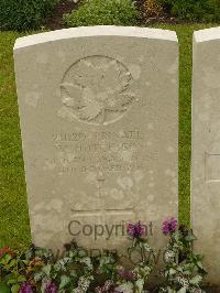 Etaples Military Cemetery - Hutchison, W